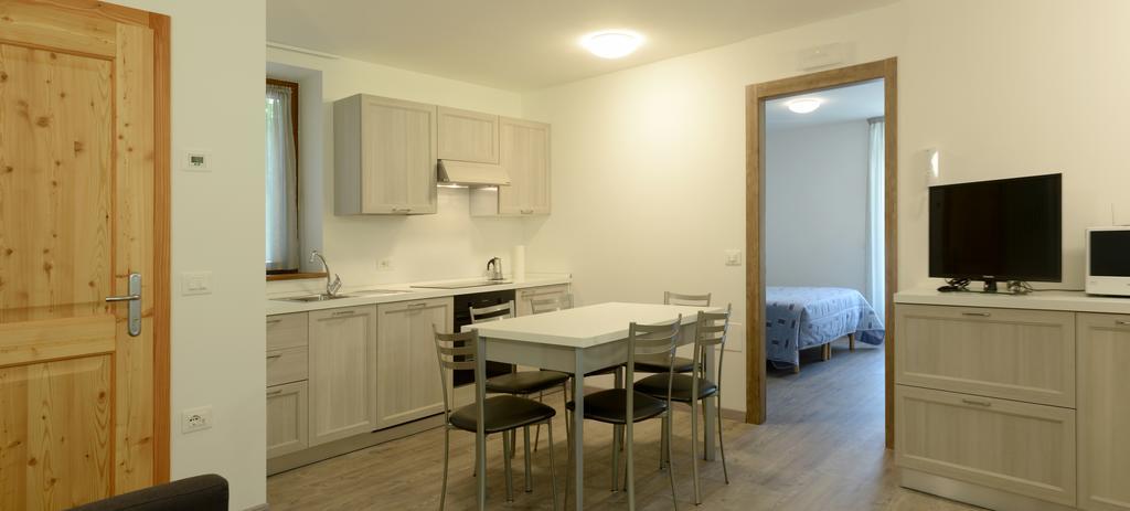 Aparthotel La Casa al Noce Mezzana  Habitación foto